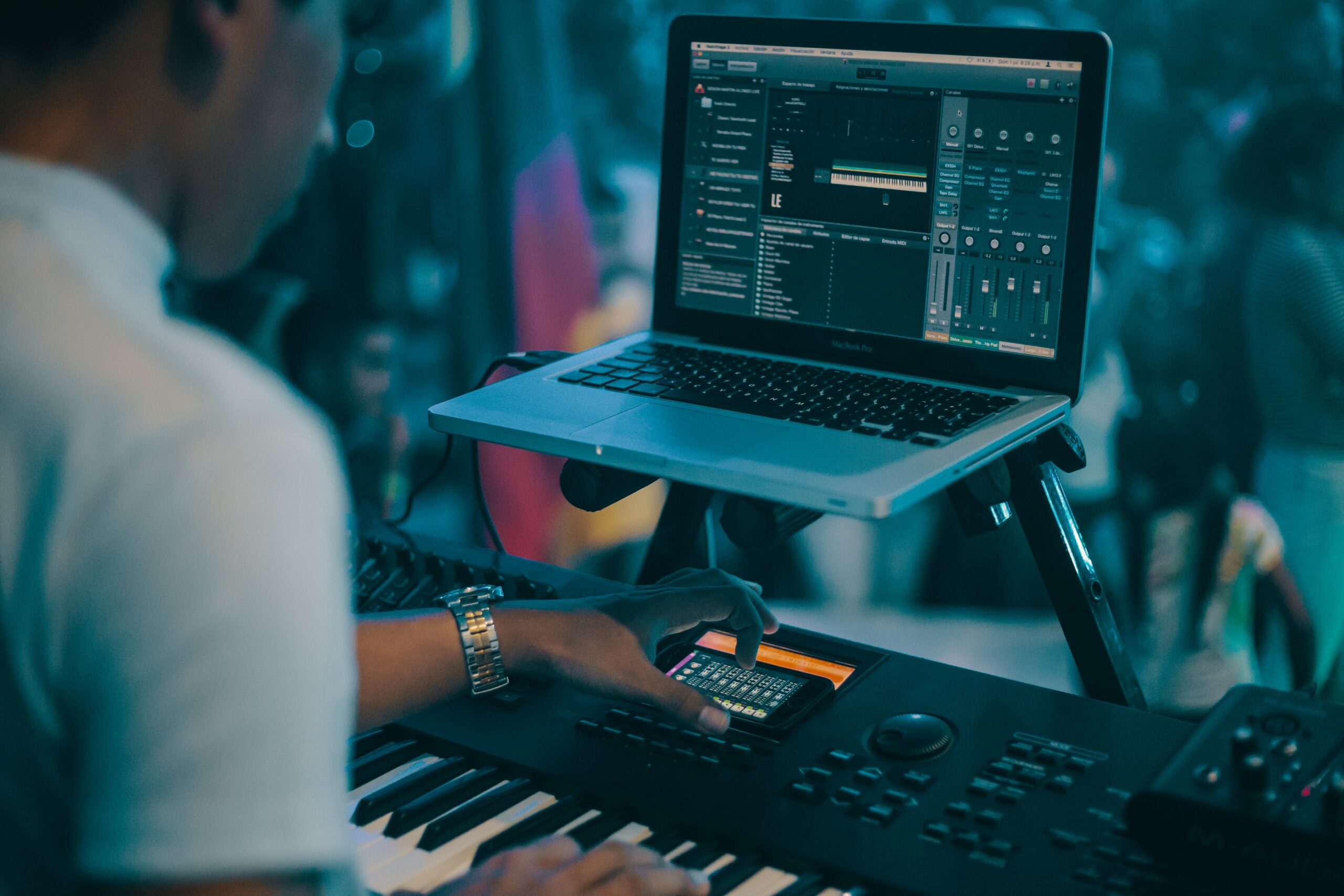 the-opportunities-and-struggles-of-hybrid-event-production