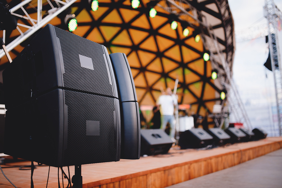 sound-stage-equipment-spot-lights-and-loudspeaker