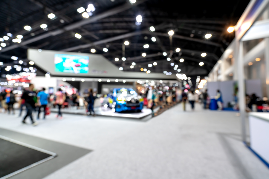 abstract-blurred-defocused-tradeshow-event-exhibition-business