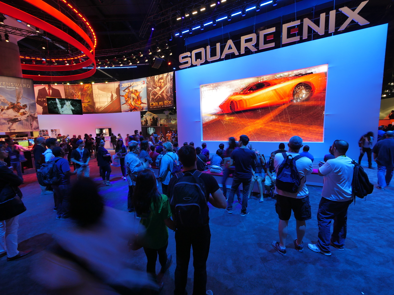 los-angeles-june-17-people-watching-square-enix-video-game-presentation-at-e3-2015-expo-electron