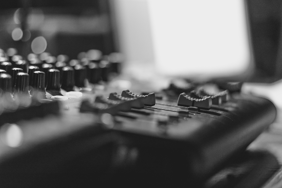 mixers-on-the-slider-at-the-event